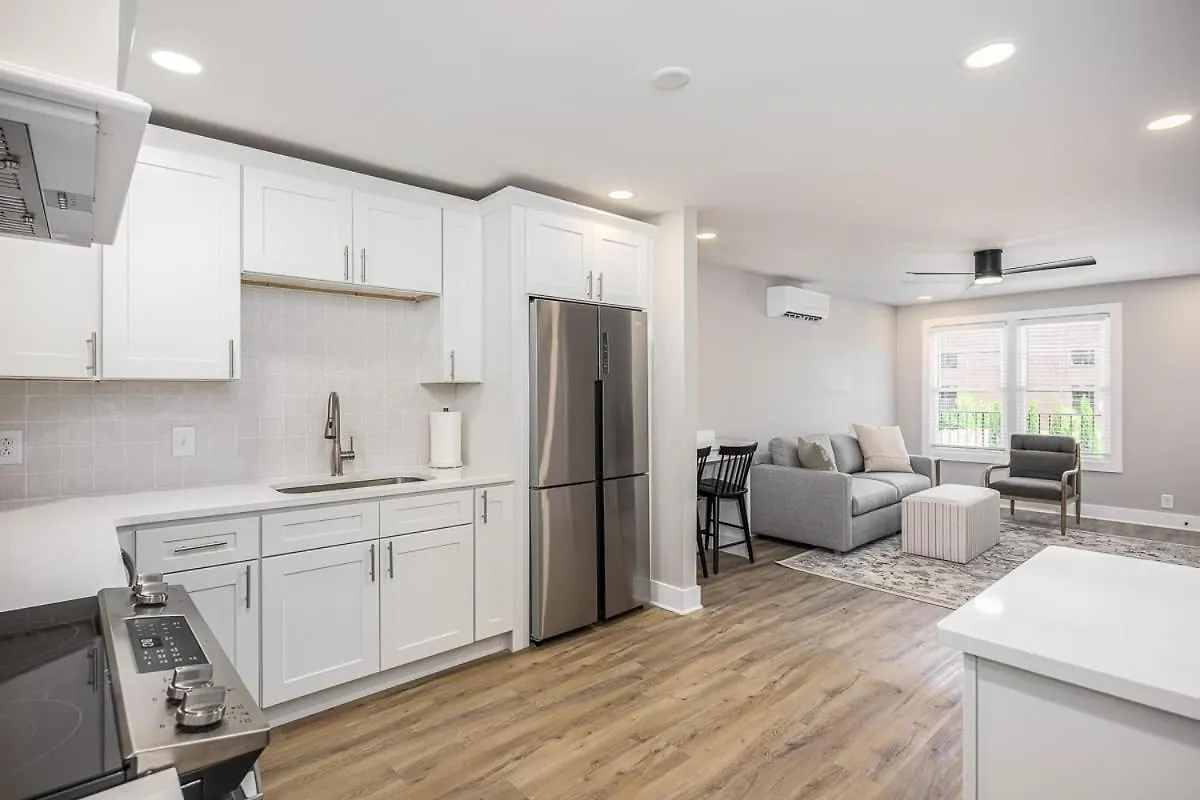 The Nomad: 4 1Brs 2 Studios 24-Guest Retreat Nashville