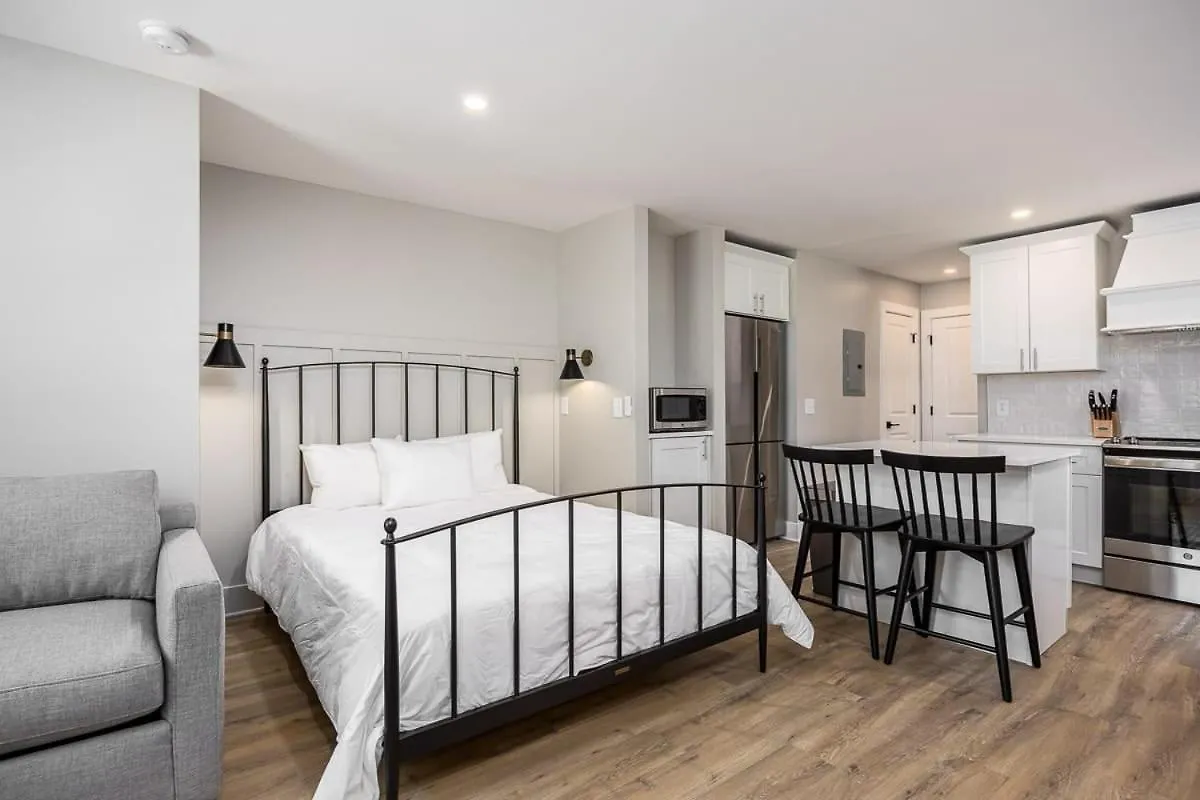 The Nomad: 4 1Brs 2 Studios 24-Guest Retreat Nashville